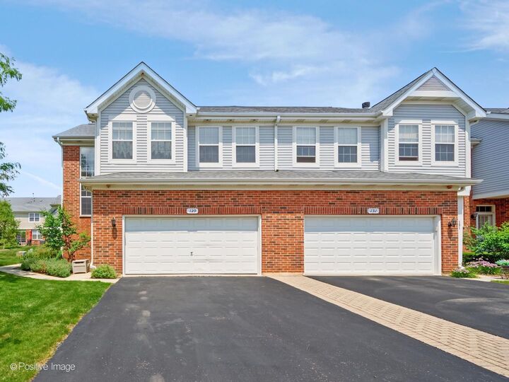 Property Photo:  129 Chestnut Hills Circle 129  IL 60527 