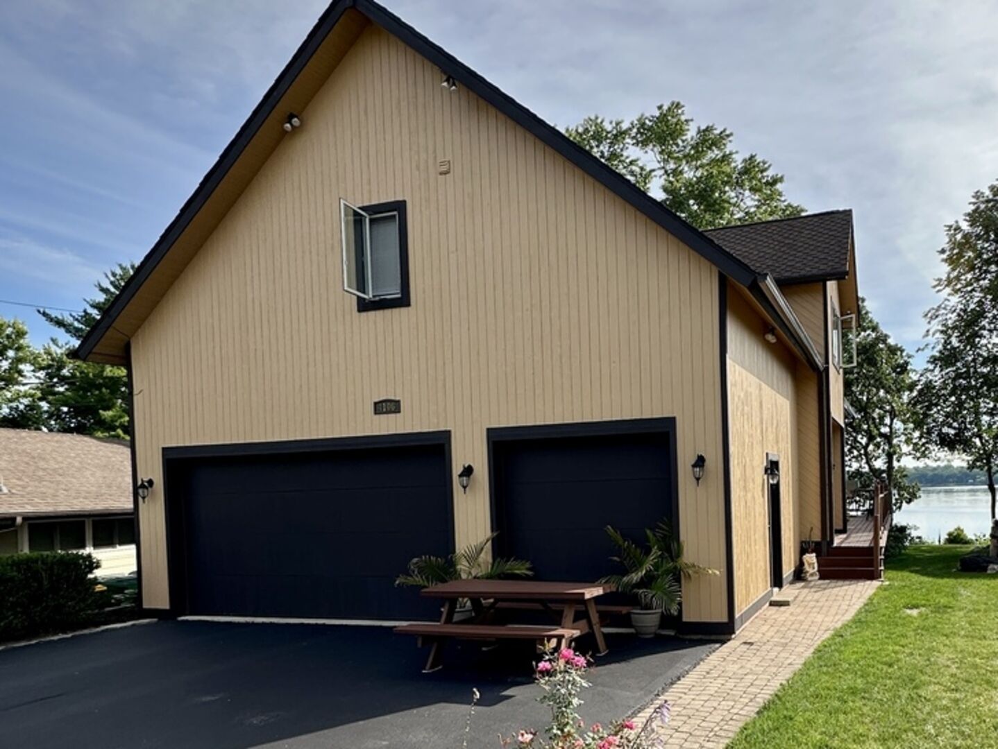 Property Photo:  4106 W Lake Shore Drive  IL 60097 