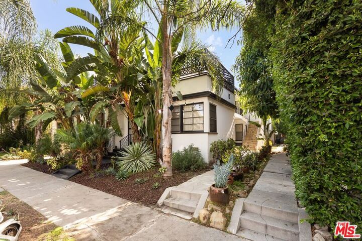 Property Photo:  422 N Sierra Bonita Avenue  CA 90036 