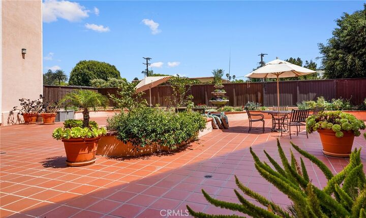 Property Photo:  2035 4th Street 202C  CA 90405 
