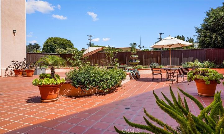 Property Photo: 2035 4th Street 202C CA 90405