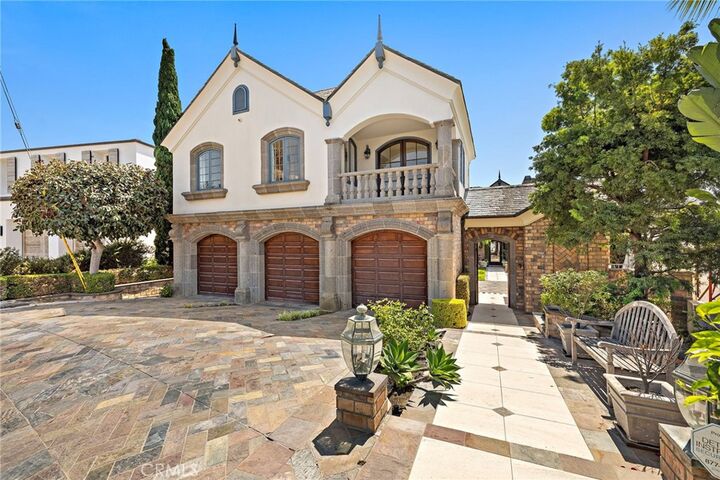 Property Photo:  108 Kings Place  CA 92663 