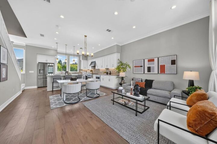 Property Photo: 645 E Evelyn Avenue CA 94086