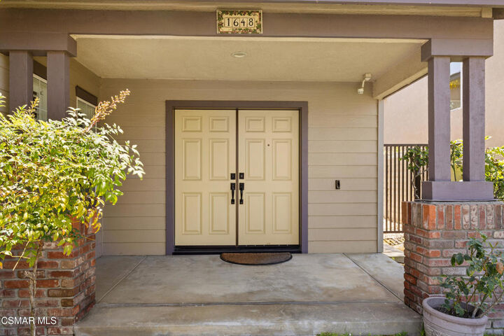 Property Photo:  1648 Meadowglen Court  CA 91320 
