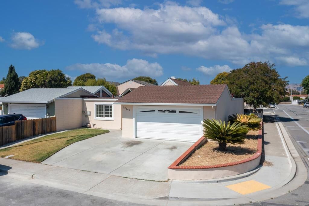 Property Photo:  33260 Lake Oneida Street  CA 94555 