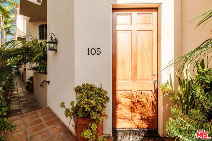 Property Photo:  844 17th Street 105  CA 90403 