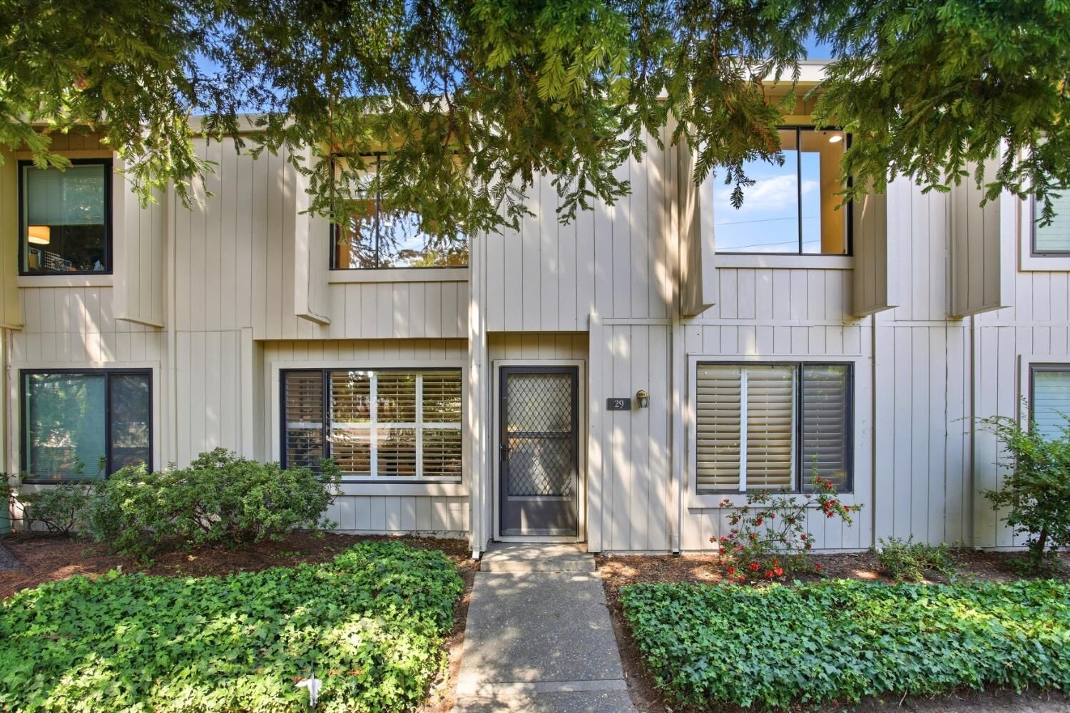 Property Photo: 29 Adelphi Court CA 95825