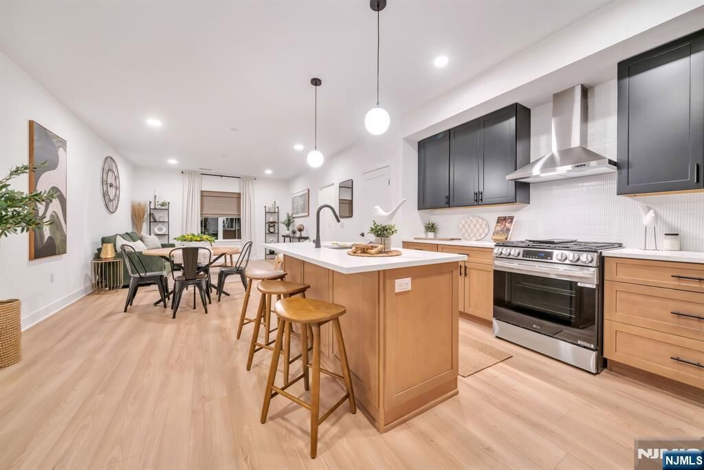 Property Photo:  20 Encampment Court 211  NJ 07045 
