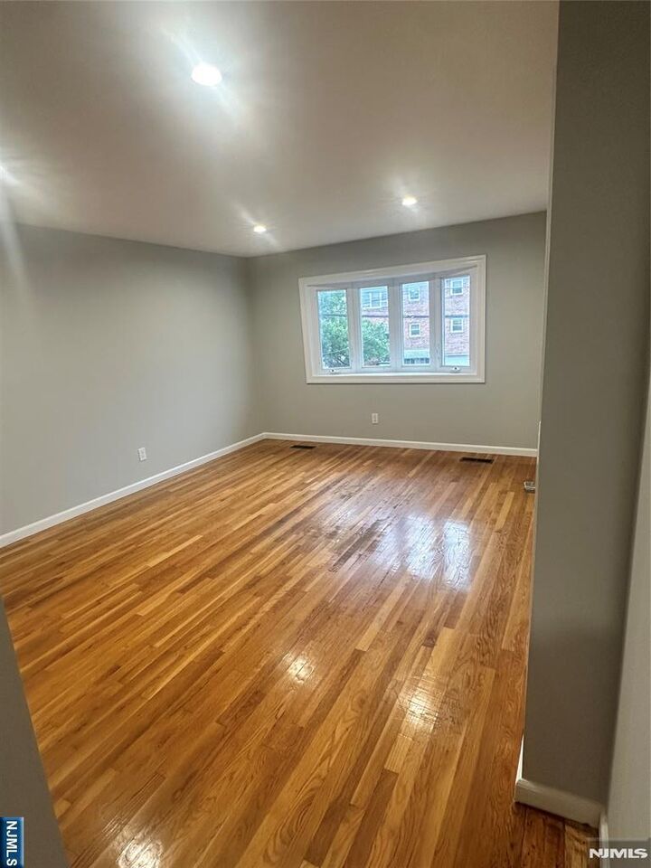 Property Photo:  129 Sussex Street 1  NJ 07029 