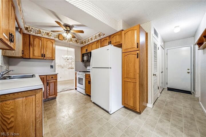 Property Photo: 871 Cranbrook Drive OH 44143