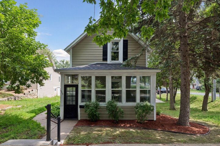 Property Photo:  933 Ramsey Street  MN 55033 