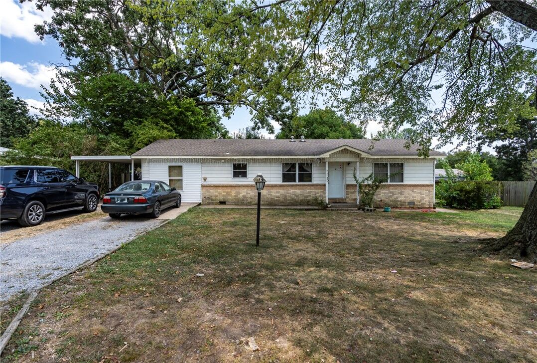 Property Photo: 324 S Eastern Avenue AR 72734