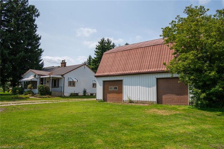 Property Photo: 1310 Snyder's Road E ON N3A 3L3