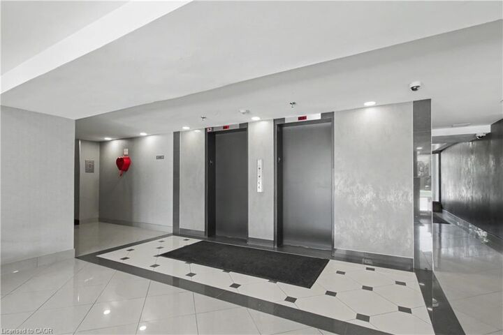 Property Photo: 2301 Derry Road W 510 ON L5N 2R4