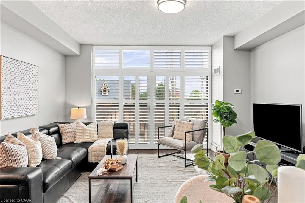 Property Photo: 427 Aberdeen Avenue 105 ON L8P 2S4