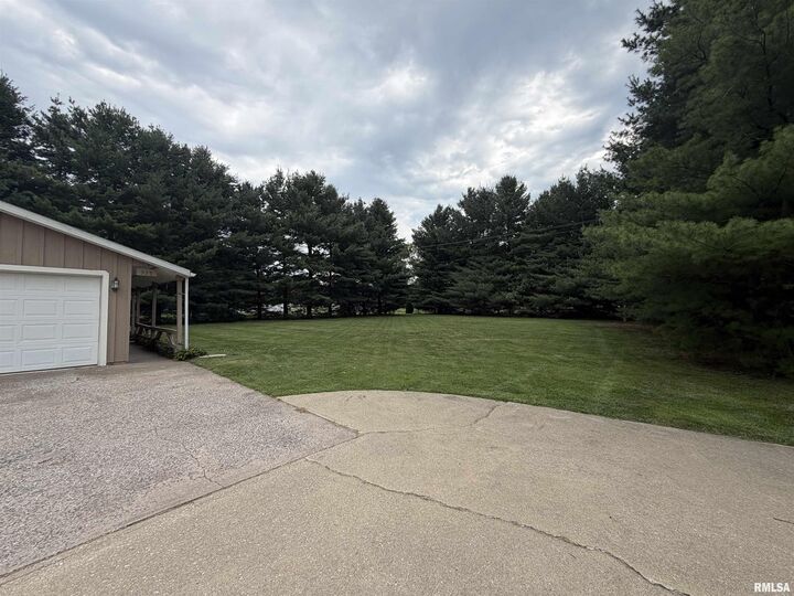 Property Photo: 975 Johnston Street IL 61401