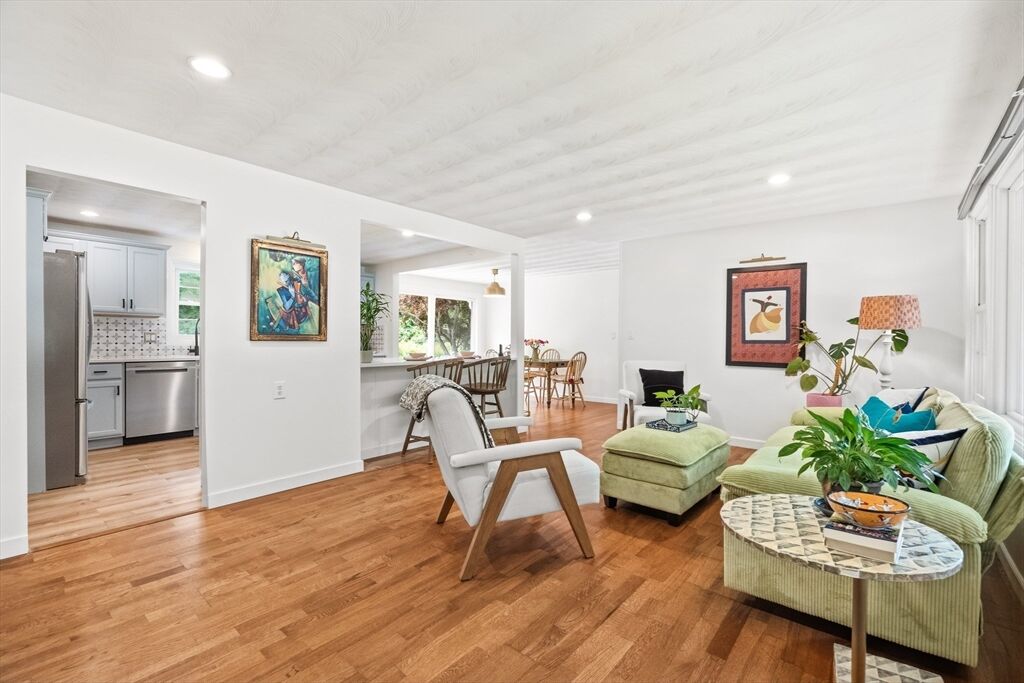 Property Photo: 38 Ruthellen Rd MA 01824