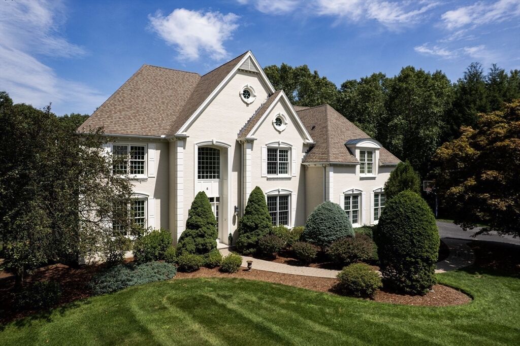 Property Photo:  5 Wellington Way  MA 01748 