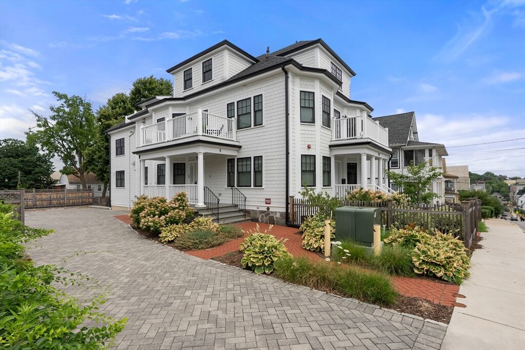 Property Photo:  8 Sycamore St 8C  MA 02143 