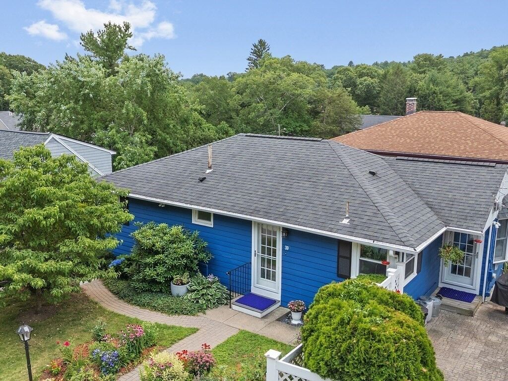 Property Photo:  39 Smart Street  MA 02451 