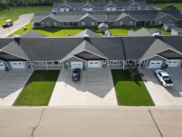 Property Photo: 9904 111 Street Unit 4 AB T0H 2H0