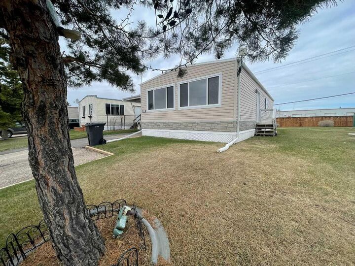 Property Photo:  5308 57 Street 17  AB T9V 2A3 