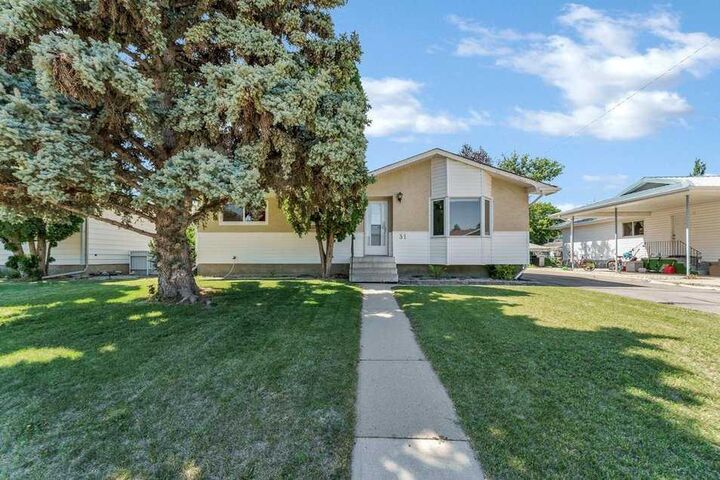 Property Photo:  31 8 Street W  AB T1R 0B5 
