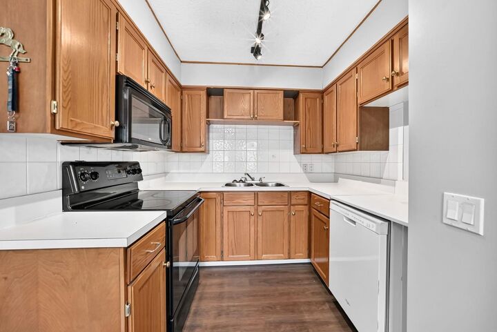 Property Photo:  7964 Huntington Road NE  AB T2K 5A3 