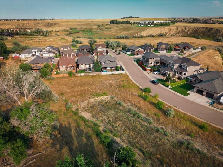 Property Photo: 8 Canyon Creek Drive SW AB T1B 0B2