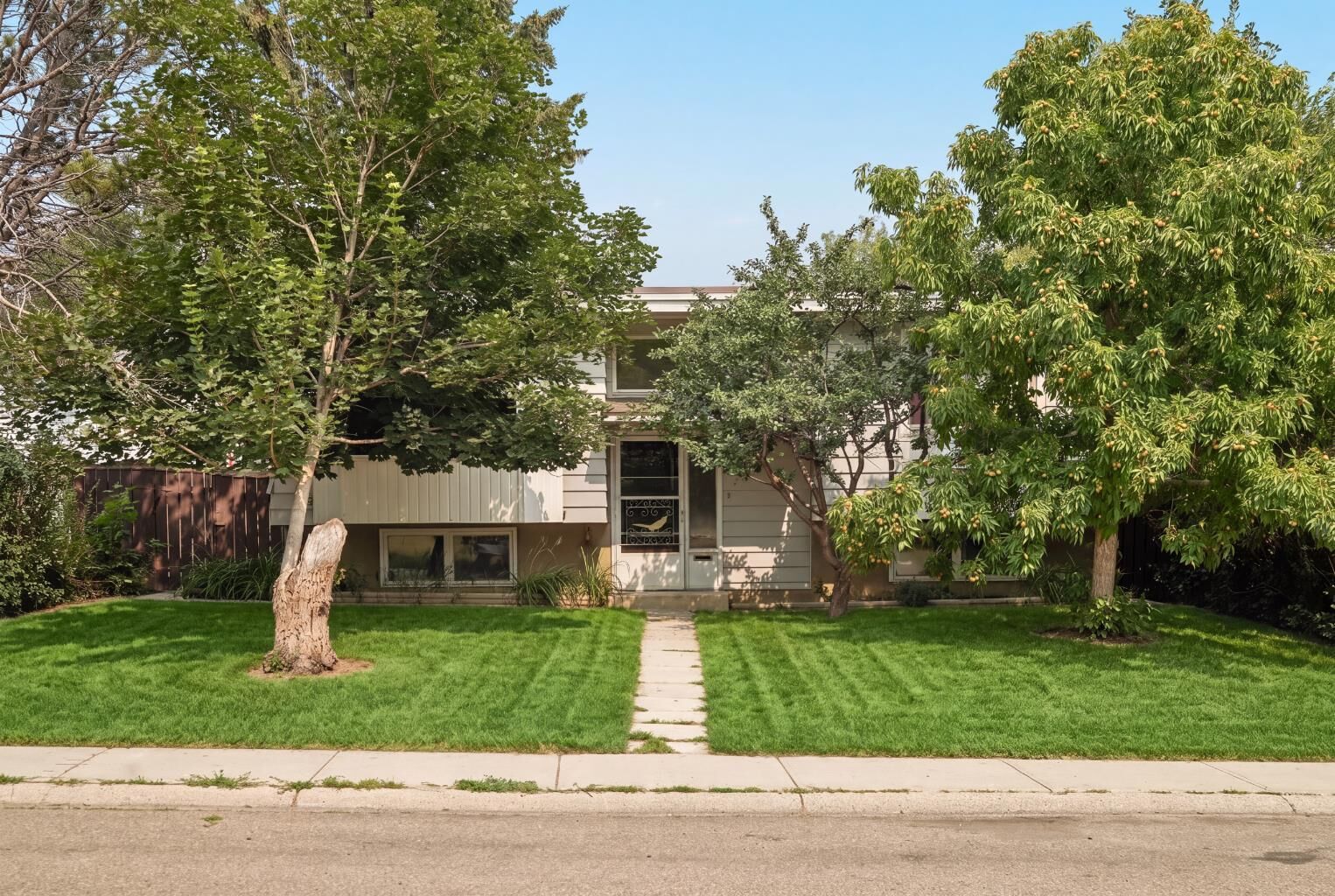 Property Photo: 23 Nebraska Road W AB T1K 3Z6