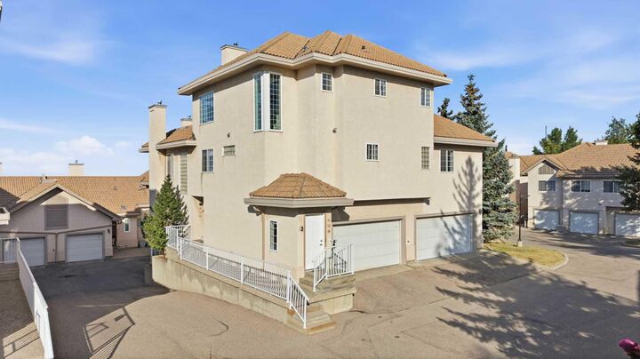 Property Photo:  501 Patterson View SW  AB T3H 3J9 