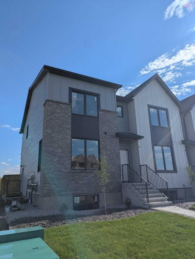 Property Photo:  2809 16 Avenue  AB T1M 0G9 
