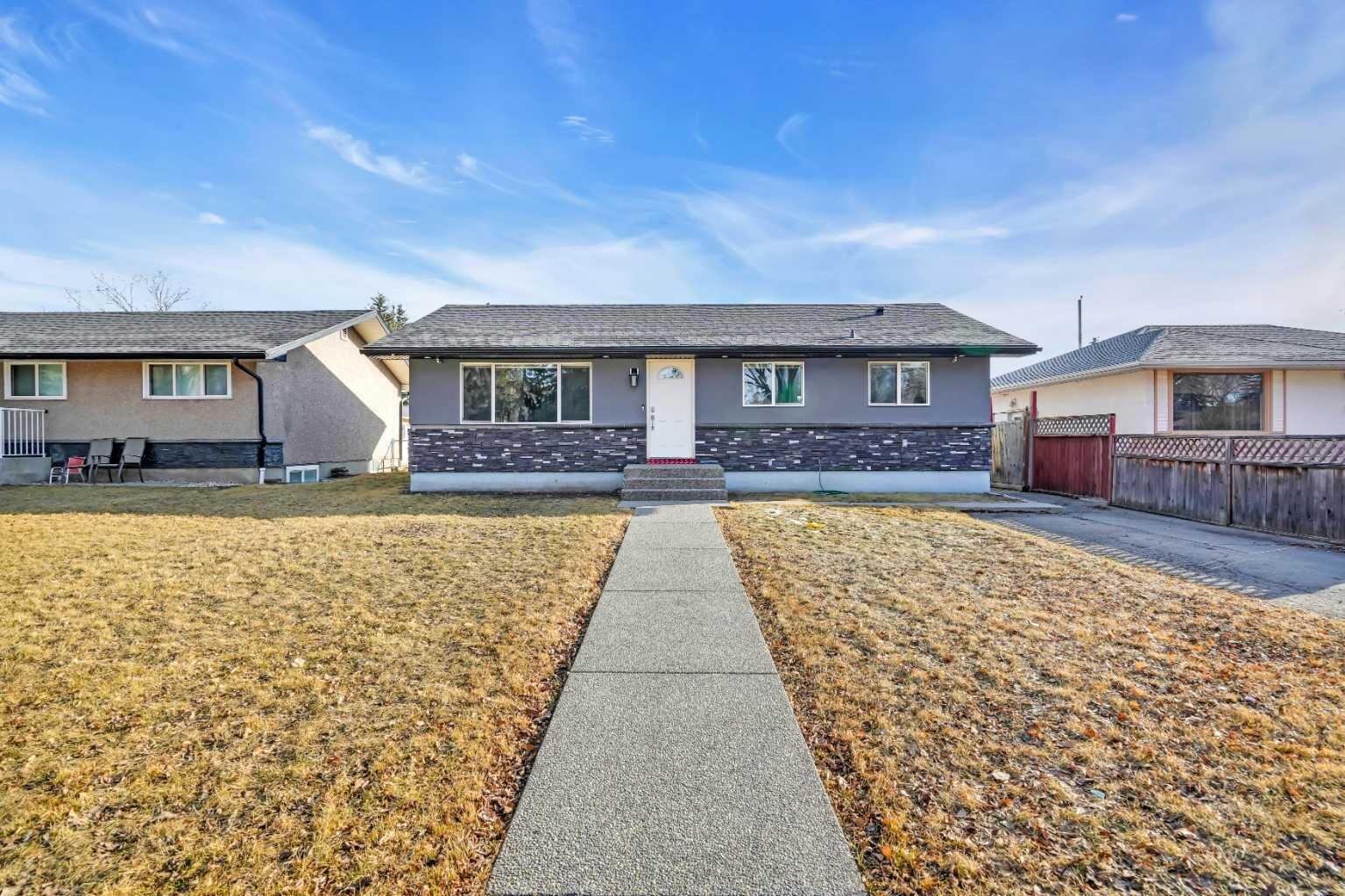 Property Photo:  2046 33 Street SE  AB T2B 0T9 