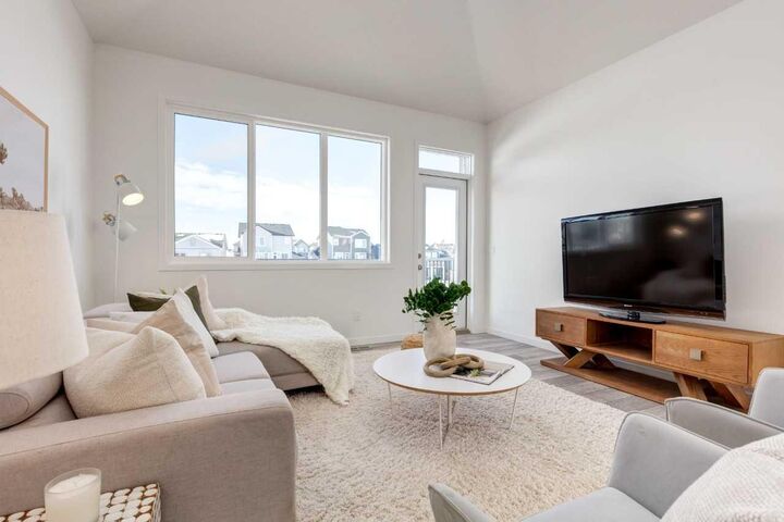 Property Photo:  406 Montrose Green SE  AB T1V 0G1 