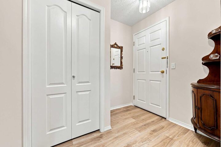 Property Photo: 10 Sierra Morena Mews SW 308 AB T3H 3K5