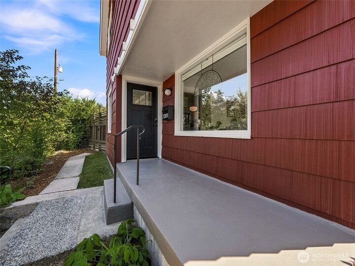 Property Photo: 2001 S Lucile Street WA 98108