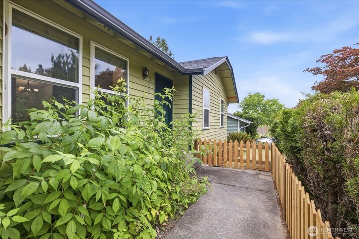 Property Photo: 35311 19th Avenue SW WA 98023