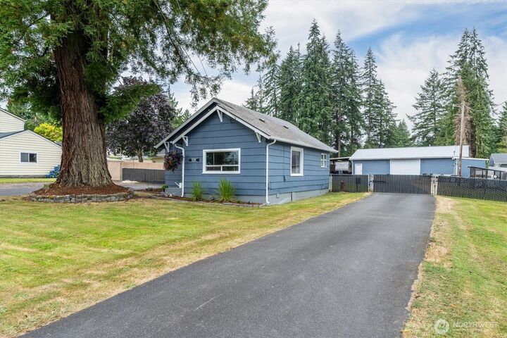 Property Photo:  131  Niblett Way  WA 98632 