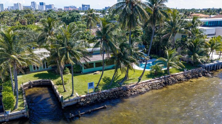 Property Photo: 2605 N Riverside Drive FL 33062