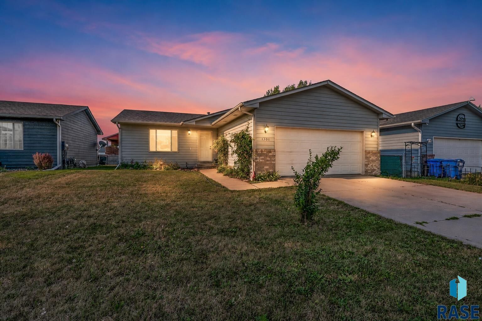 Property Photo:  1301 E 70th St N N  SD 57104 