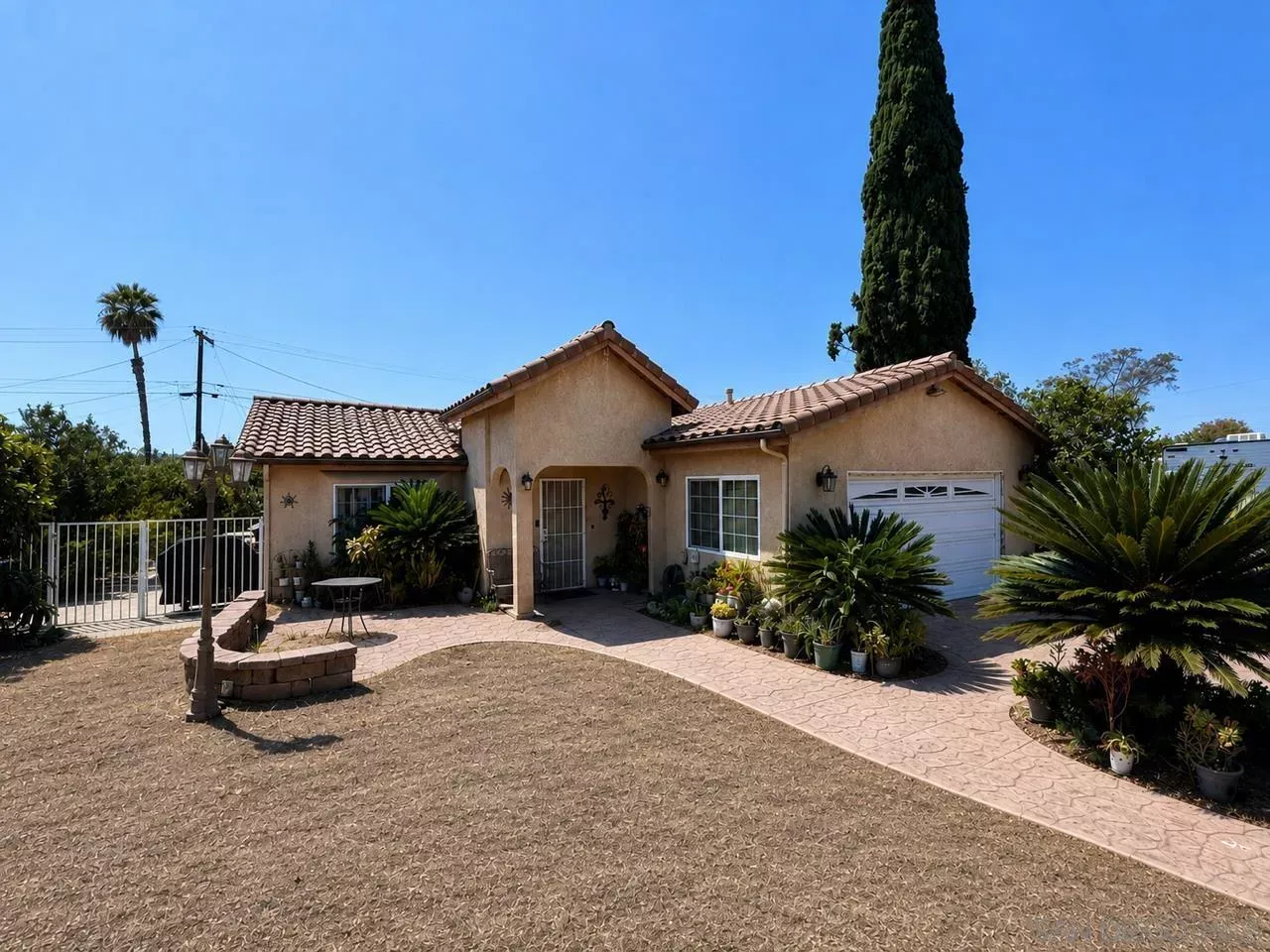 Property Photo: 540 Willet St CA 92020