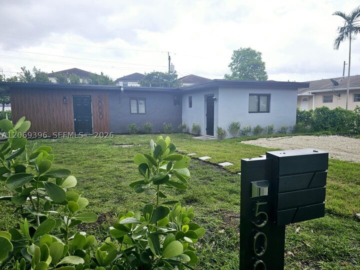 Property Photo:  5000 SW 26th Ave  FL 33312 