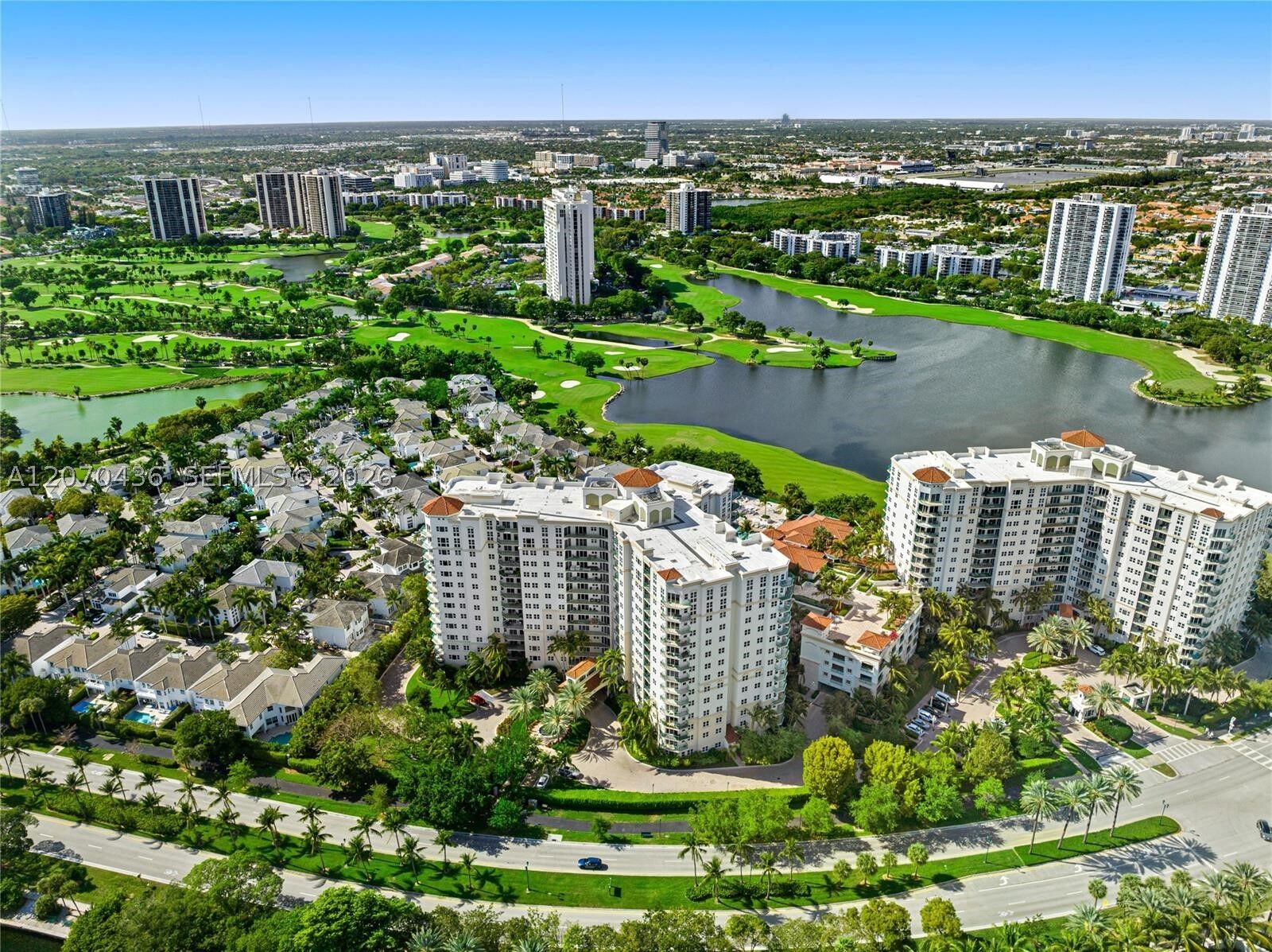 Property Photo:  19900 E Country Club Dr 607  FL 33180 