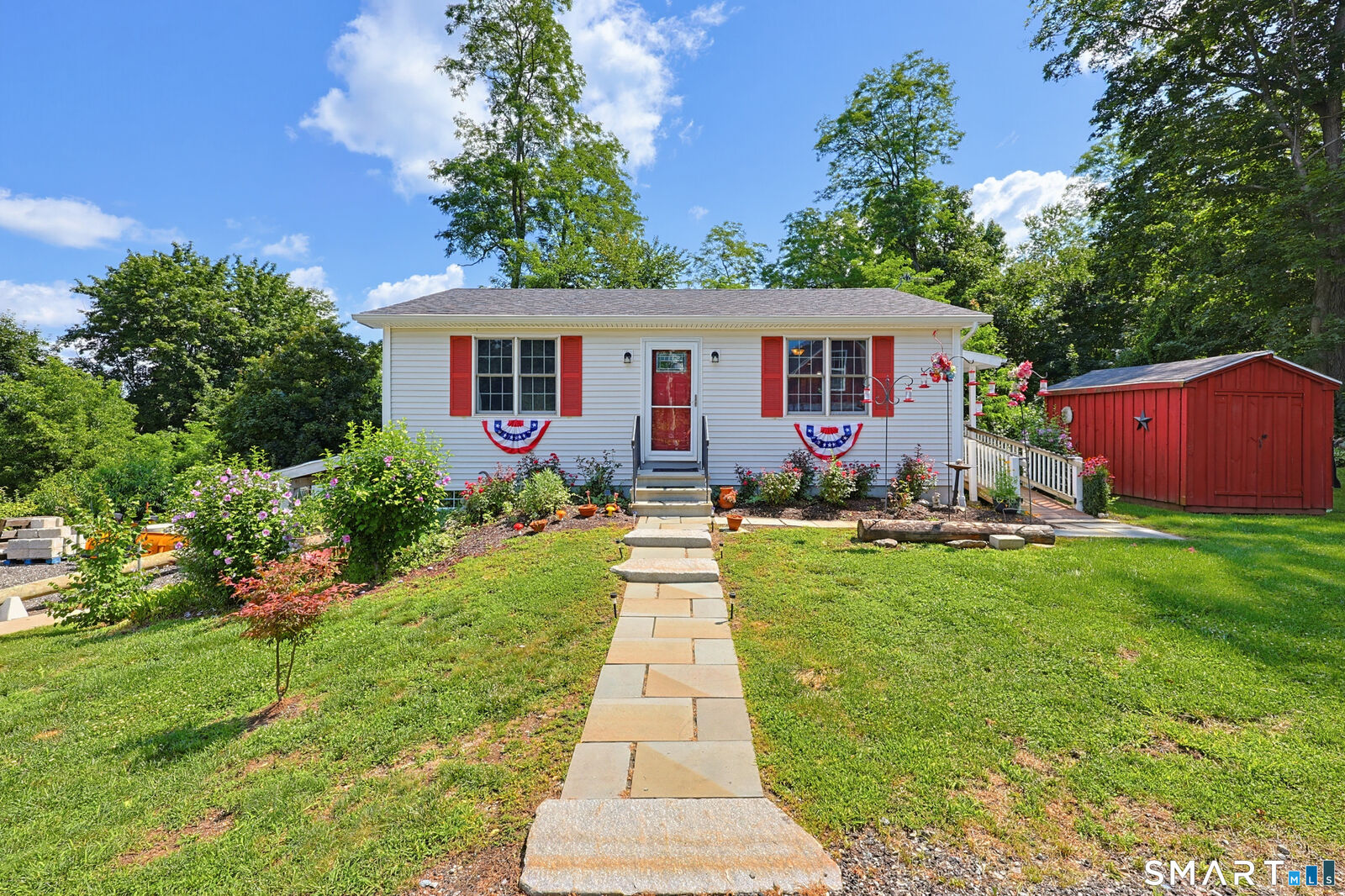 Property Photo: 685 Route 32 CT 06254