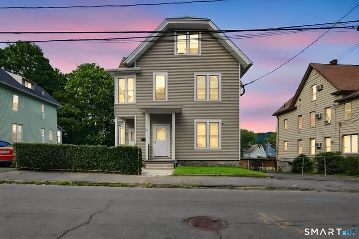 Property Photo:  81 Wood Street  CT 06704 