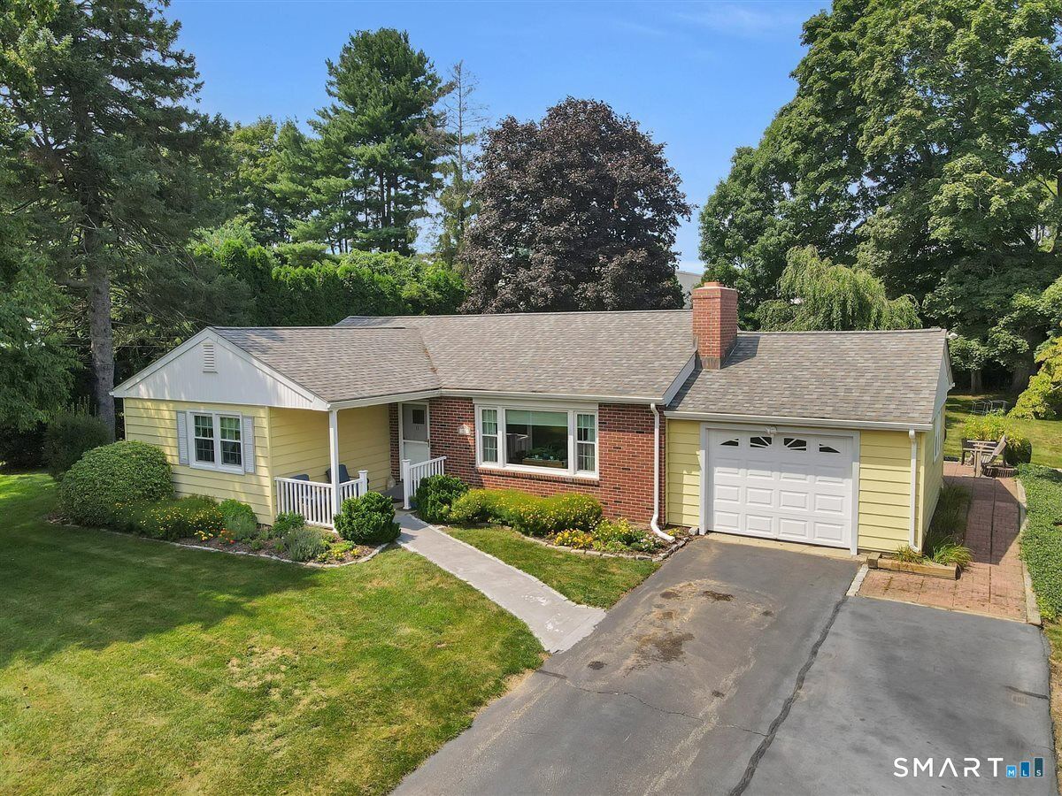 Property Photo:  11 Castle View Drive  CT 06412 