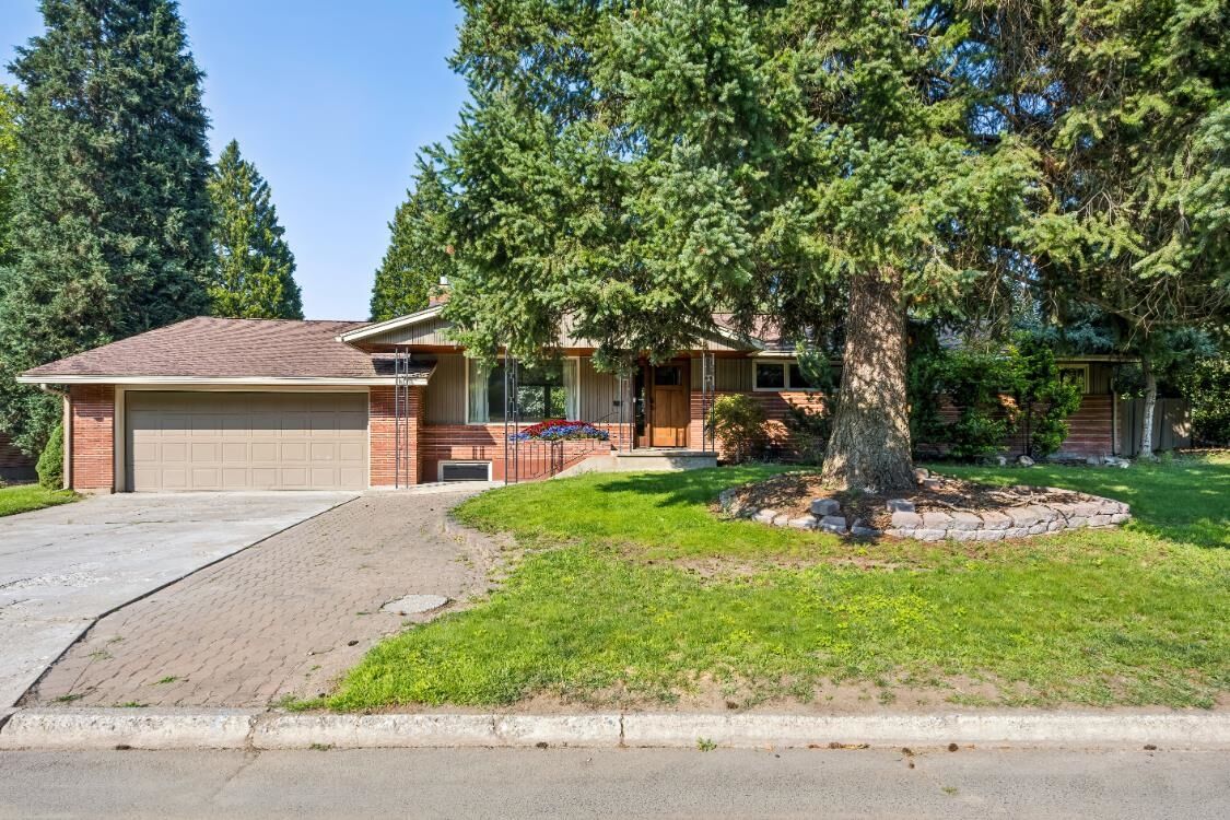 Property Photo: 10416 N College Cir WA 99218
