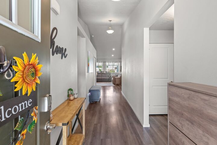 Property Photo:  418 N Arc Ct  WA 99016 