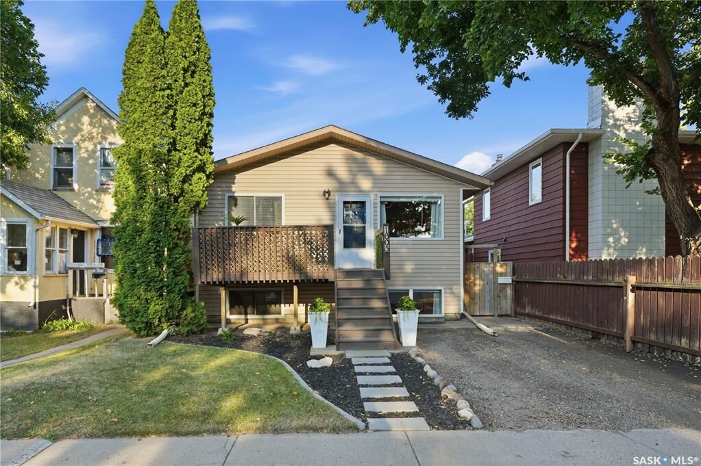 Property Photo:  1605 Central Avenue  SK S7N 2T4 