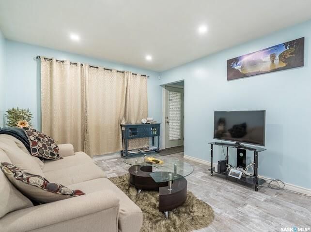 Property Photo: 1827 Quebec Street SK S4P 1J6